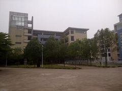 设备先进的电力楼-广东水利电力职业技术学院(天河校区)