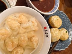 鱼籽虾肉小馄饨-鑫震源·苏式大虾生煎(山塘街店)
