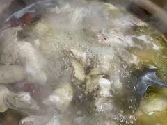 炭炉果鸡煲-威邵鸡煲(西华路总店)