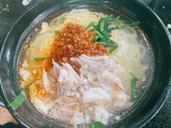 -鸿浩扒猪脚米线