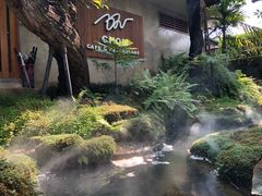 -Chom Cafe and Restaurant