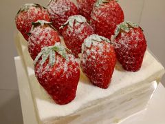 白雪鲜莓蛋糕-TOUCH泰奇(奉贤宝龙城市广场店)