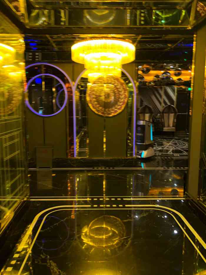 自由港量贩式ktv(汇都店)-"这个ktv是连锁那种,以前住的地儿对面是.