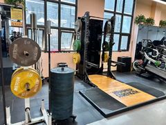 -岩顶健身(玄武店)