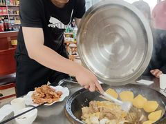 -粘豆包柴火铁锅炖