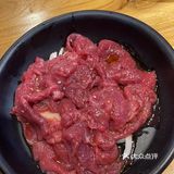探尚牛的牛肉好吃,小料也好品种齐全,小菜都免费吃的