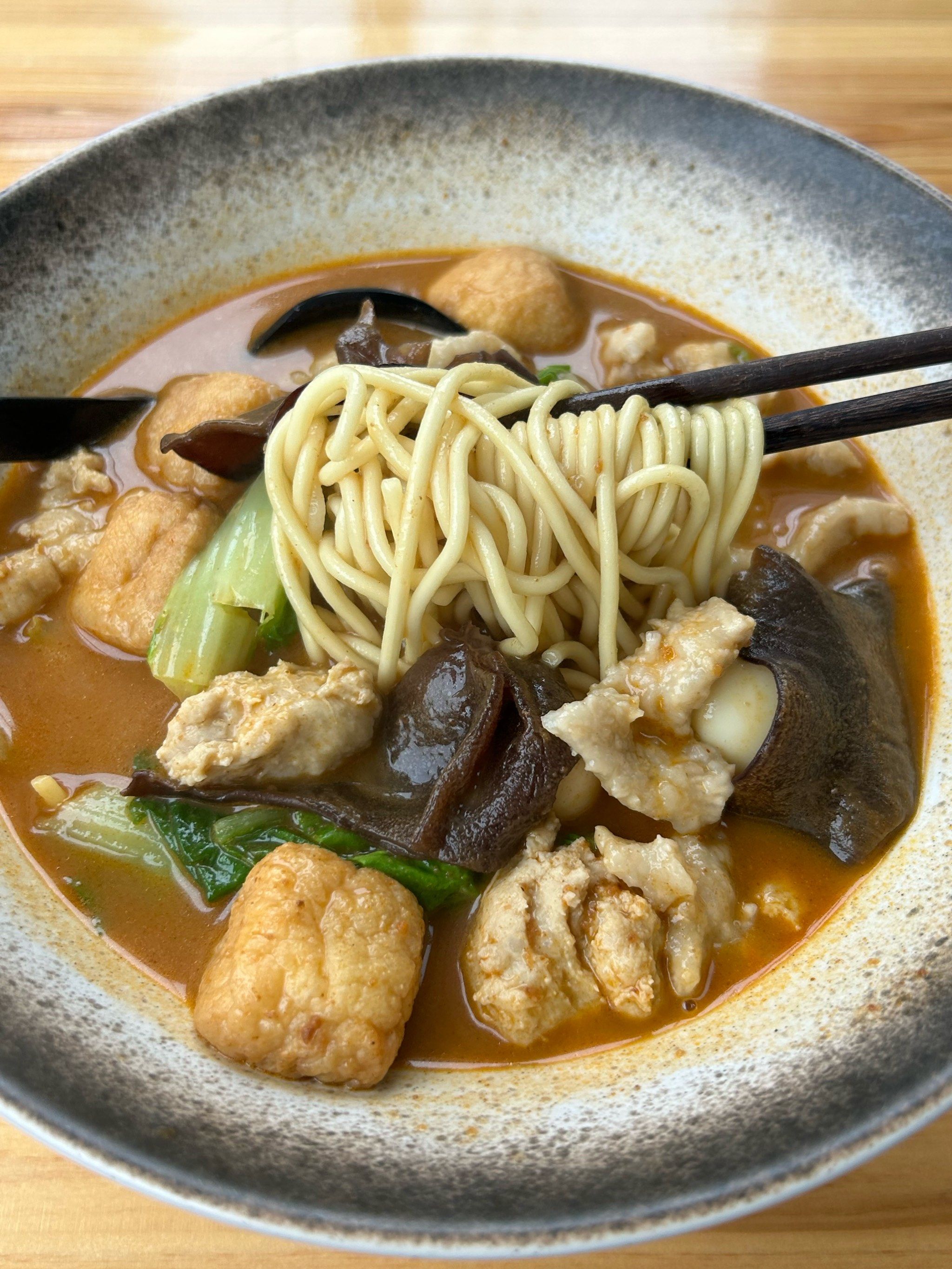 小红薯刷到的福建沙茶面,今天来打卡啦,面的味道我觉得一般,但是醋肉