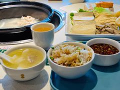 特色腊味煲仔饭-百年果林椰子鸡(中洲店)