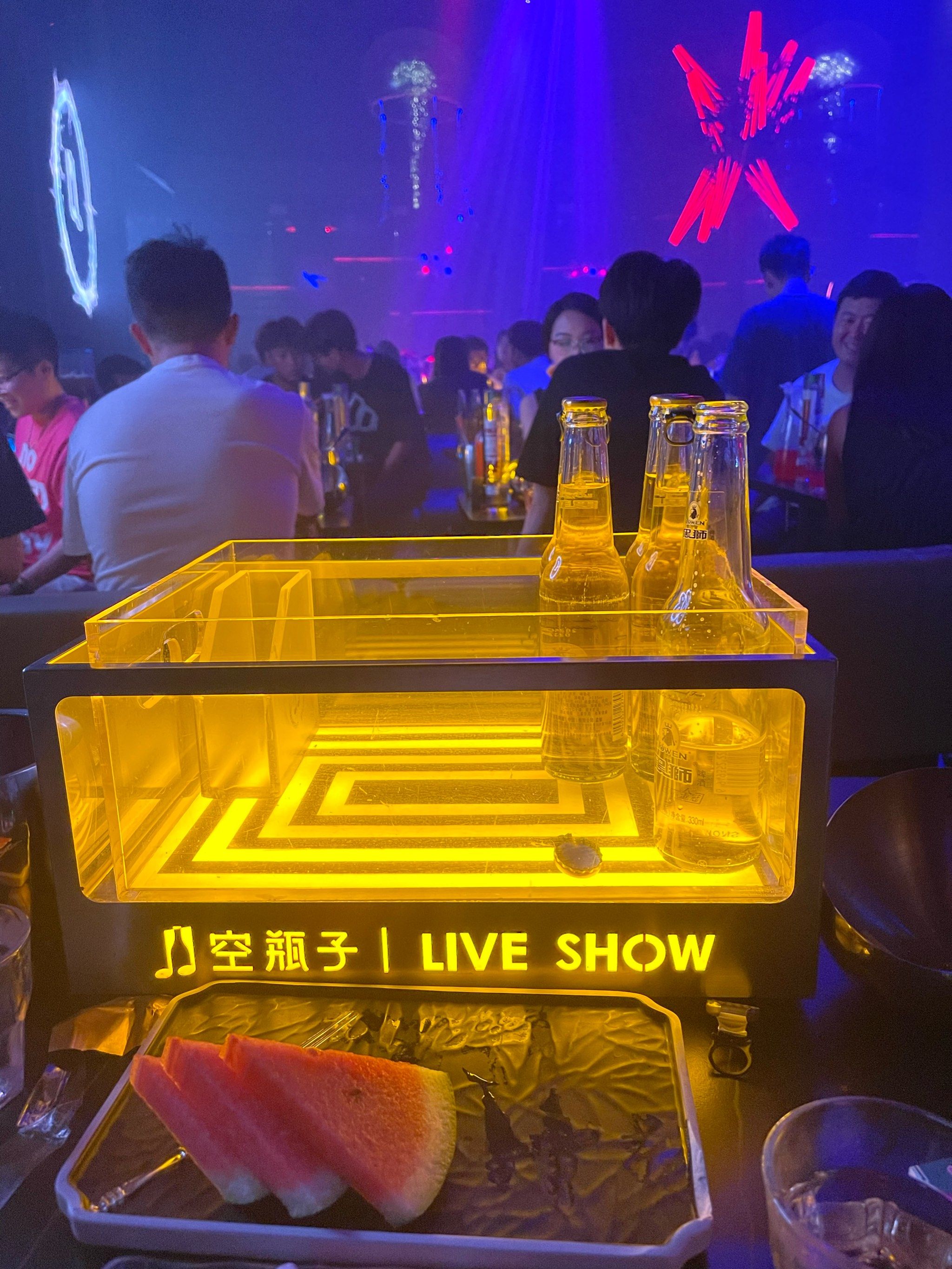 大唐不夜城这家空瓶子酒吧适合跟朋友小聚
1, 在空瓶子酒吧,你