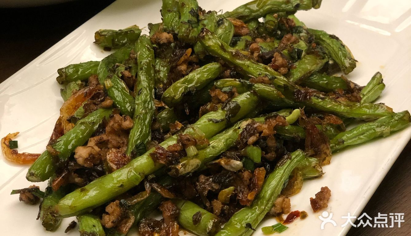 鴨子的名就點了片皮鴨！的確是皮脆肉嫩，好吃！