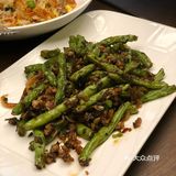 鴨子的名就點了片皮鴨！的確是皮脆肉嫩，好吃！