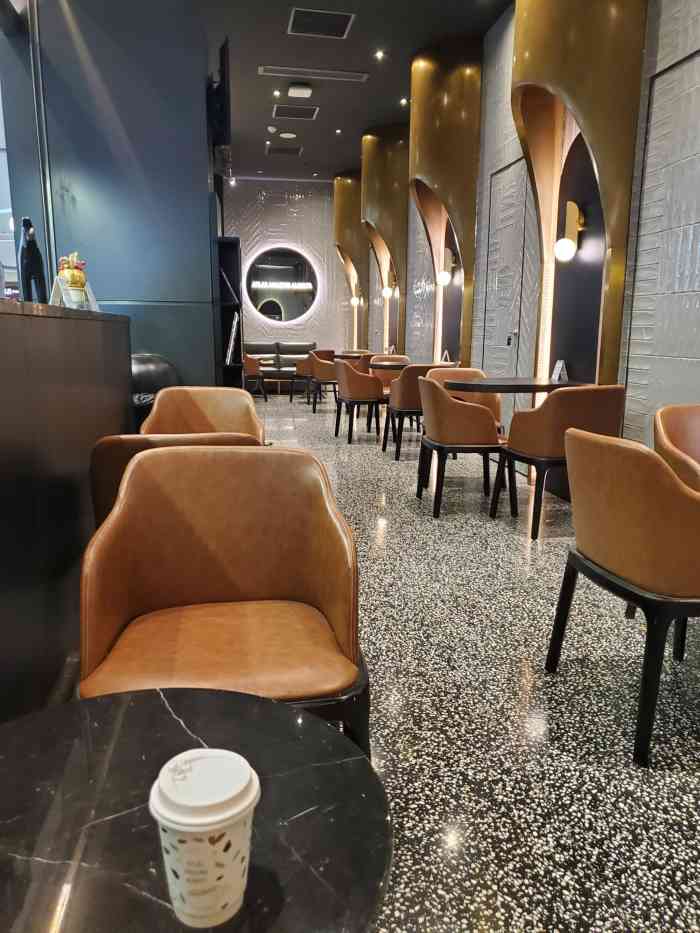 atlas coffee 寰图咖啡(人民广场店)-"520的午后怎能少了蛋糕和咖啡的