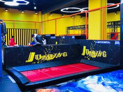 -爱蹦iBOON蹦床运动馆(江汉店)