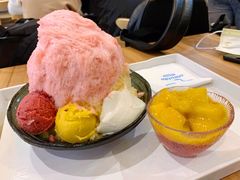 芒果草莓鲜果绵绵冰-Ice Monster冰馆·CNN评选全球十大甜品(国贸商城店)