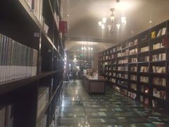 -钟书阁(松江泰晤士小镇店)