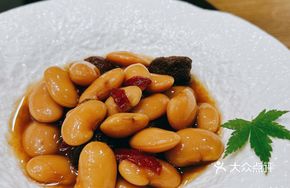 Fresh Plum-Infused Red Kidney Beans