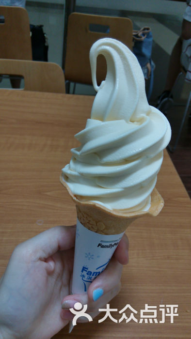 全家便利店(东川路店)香草冰激凌图片 - 第69张