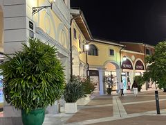 -佛罗伦萨小镇广佛名品奥特莱斯(疏港路店)