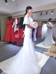 点击看大图 婚纱-爱伊人婚纱礼服美妆馆