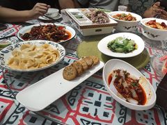 -沙枣树辣子鸡•新疆家常菜(喀什西路店)