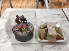 鸡蛋吞拿鱼三明治-罗森尼娜(德思勤店)