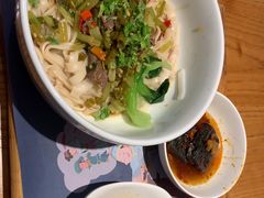 -呷佬·长沙手工米粉(金沙江路店)
