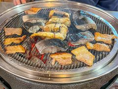 -围炉肉舍•炭烤活鳗•丹东海鲜烤肉(步行街店)