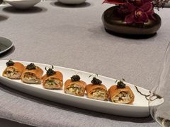 鱼子酱臭豆腐水潺春卷配熏川乌-荣府宴(南阳路店)