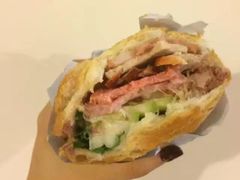 -Bánh Mì Huynh Hoa