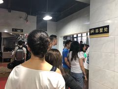 -凤凰路何眼镜香辣蟹(花果园店)