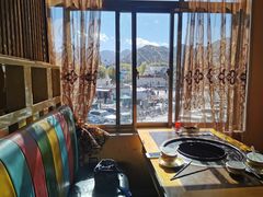 靠窗位-峰瑞藏地美食·石锅鸡·牦牛肉(大昭寺品牌店)