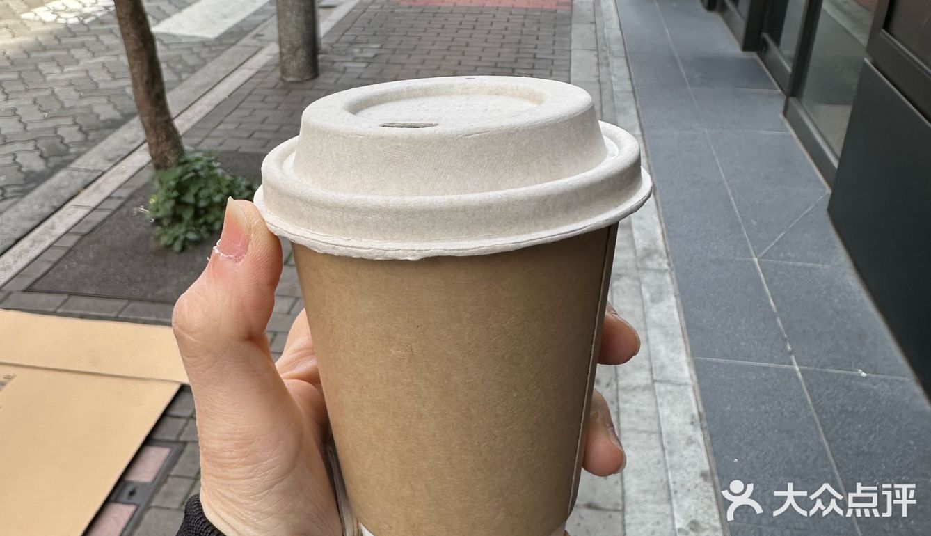 在店门口等开门[偷笑]一定要喝到的热黑咖