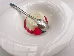 意式奶油布丁佐树莓果酱-弗兰克牛排西餐厅Ribone steak house(柠檬花园店)