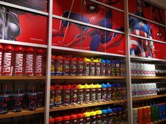 -名创优品(北京新中关购物中心地铁层店)