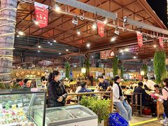 -三亚火车头万人海鲜广场