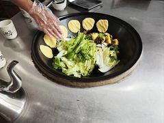 -粘豆包柴火铁锅炖