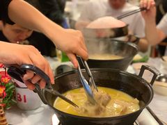 -鲜入围煮花胶鸡海鲜火锅