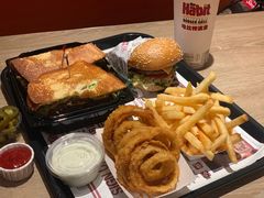 -The Habit Burger Grill 哈比特汉堡(复兴soho店)