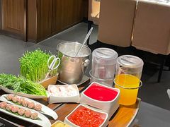 -海底捞火锅鲜切牛肉主题店(长寿路店)
