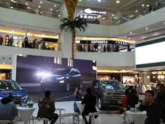 -鸿通城购物中心