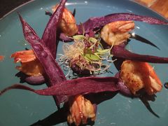 煎虾配紫薯泥薯片及姜味柠檬汁-AZUL by FUEL蓝色·法式酒馆(琶醍店)