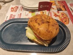 招牌秘制鸡腿堡-必胜客(吾悦广场店)
