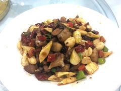 生爆小香猪-干老四雅鱼饭店(滨江西路店)