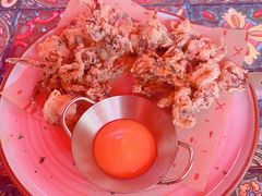 香炸鱿鱼圈配蒜香酱-BROWNSTONE布朗石西班牙餐厅(富城店)