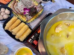 -鲜入围煮花胶鸡海鲜火锅