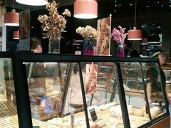 面包甜点陈列柜-Dough&Joe团憩(瑞虹天地月亮湾店)