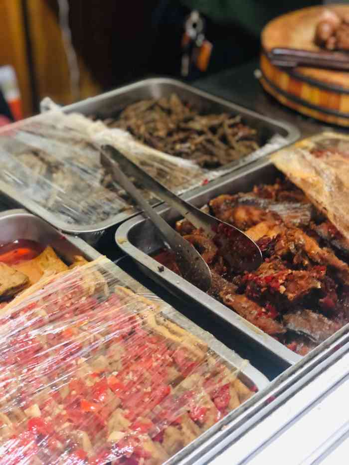 窑村猪蹄坊(纺一路店)-"久闻窑村猪蹄大名,回家前买几个带回家尝尝.