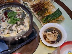 -老街烧烤大排档·地道湖北菜·龙虾馆(汉口火车站店)