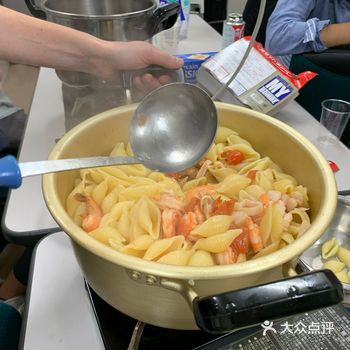 实验室交换的博士小姐姐要回英国了，特意举行了一个送别