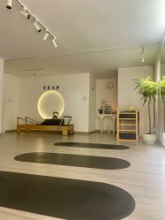 -闺蜜瑜伽·普拉提女性塑形馆